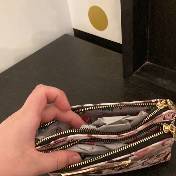 NWT Betsey Johnson floral wristlet - Picture 4 of 4